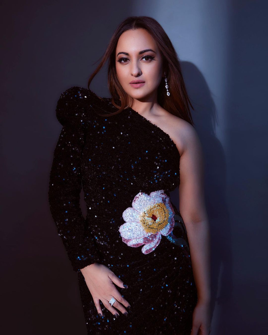 Sonakshi Sinha looks fabulous in the black dress with a huge white flower embellishing it