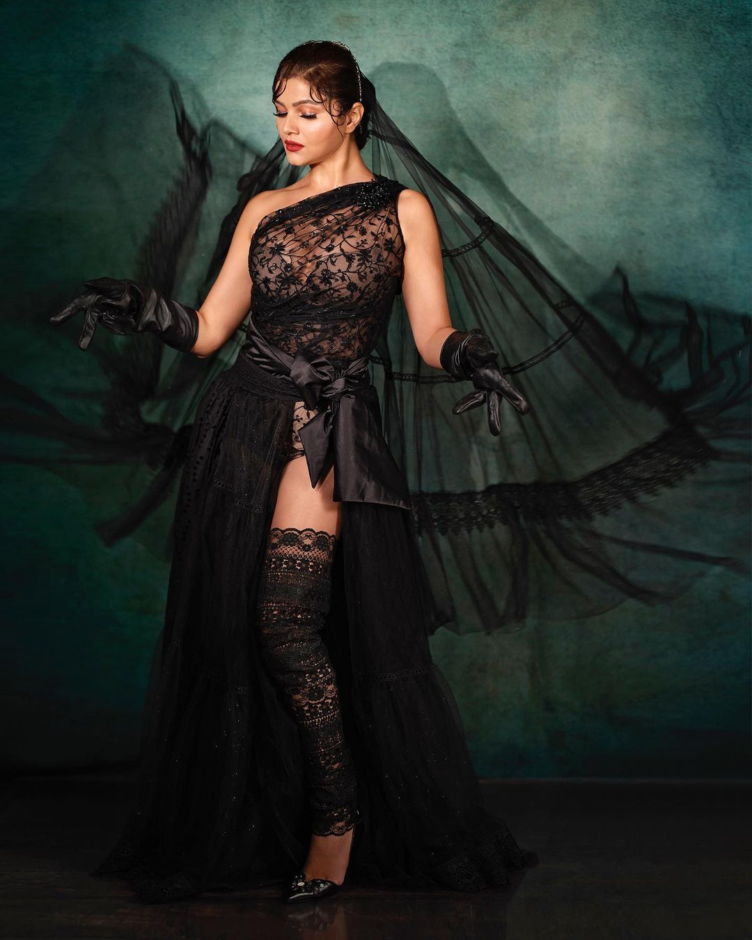 Rubina Dilaik looked stunning in the black bridal dress