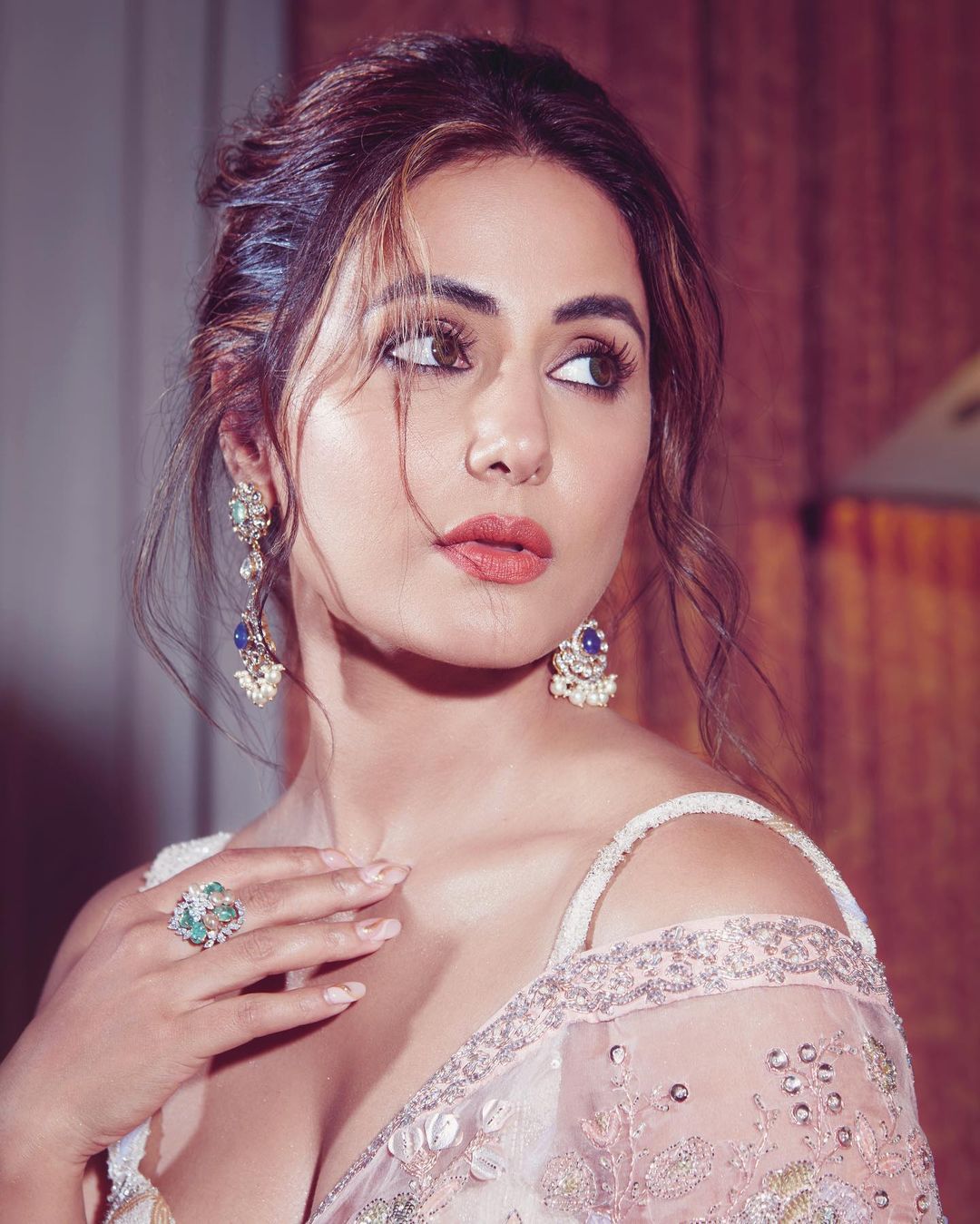 Hina Khan complements the eye makeup with bright red lips