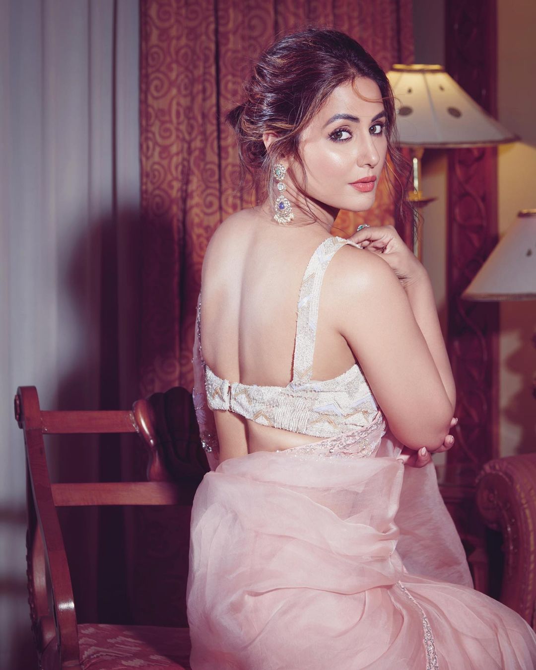 Hina Khan sure knows how to make heads turn with her photoshoots