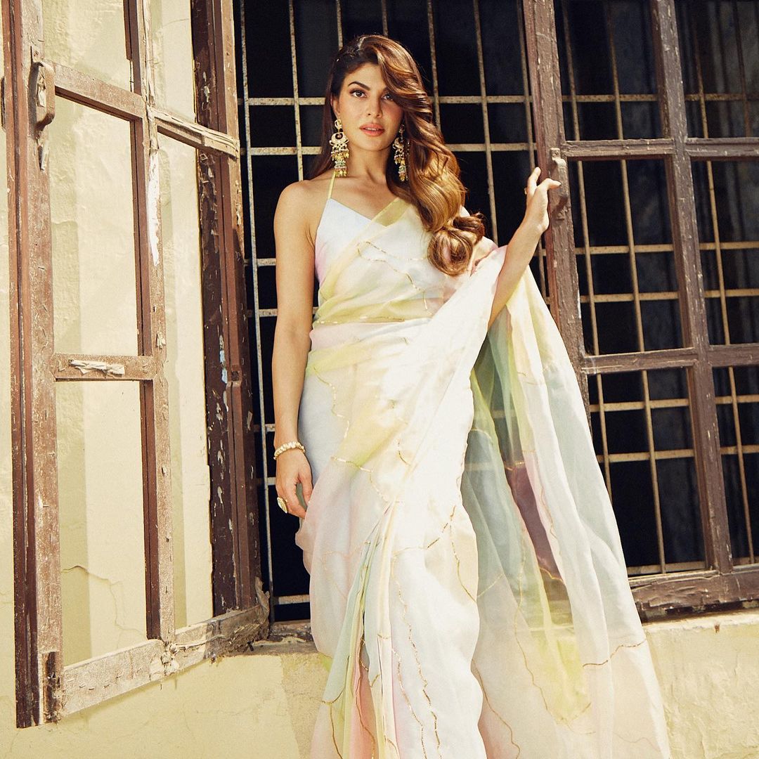 Jacqueline Fernandez looks sassy in the pastel-coloured saree with noodle-strap blouse