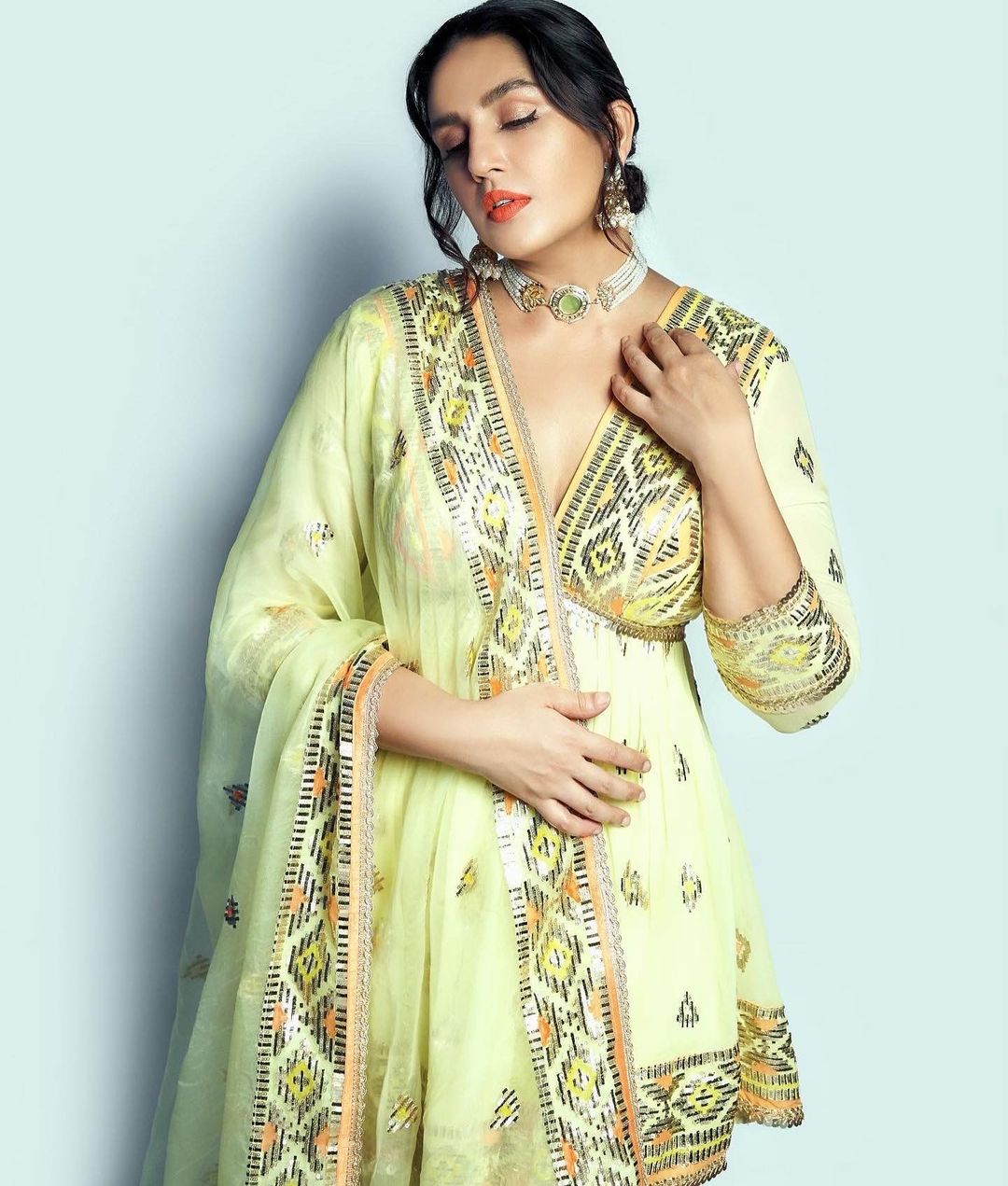 Huma Qureshi looks regal in the embellished kurta.