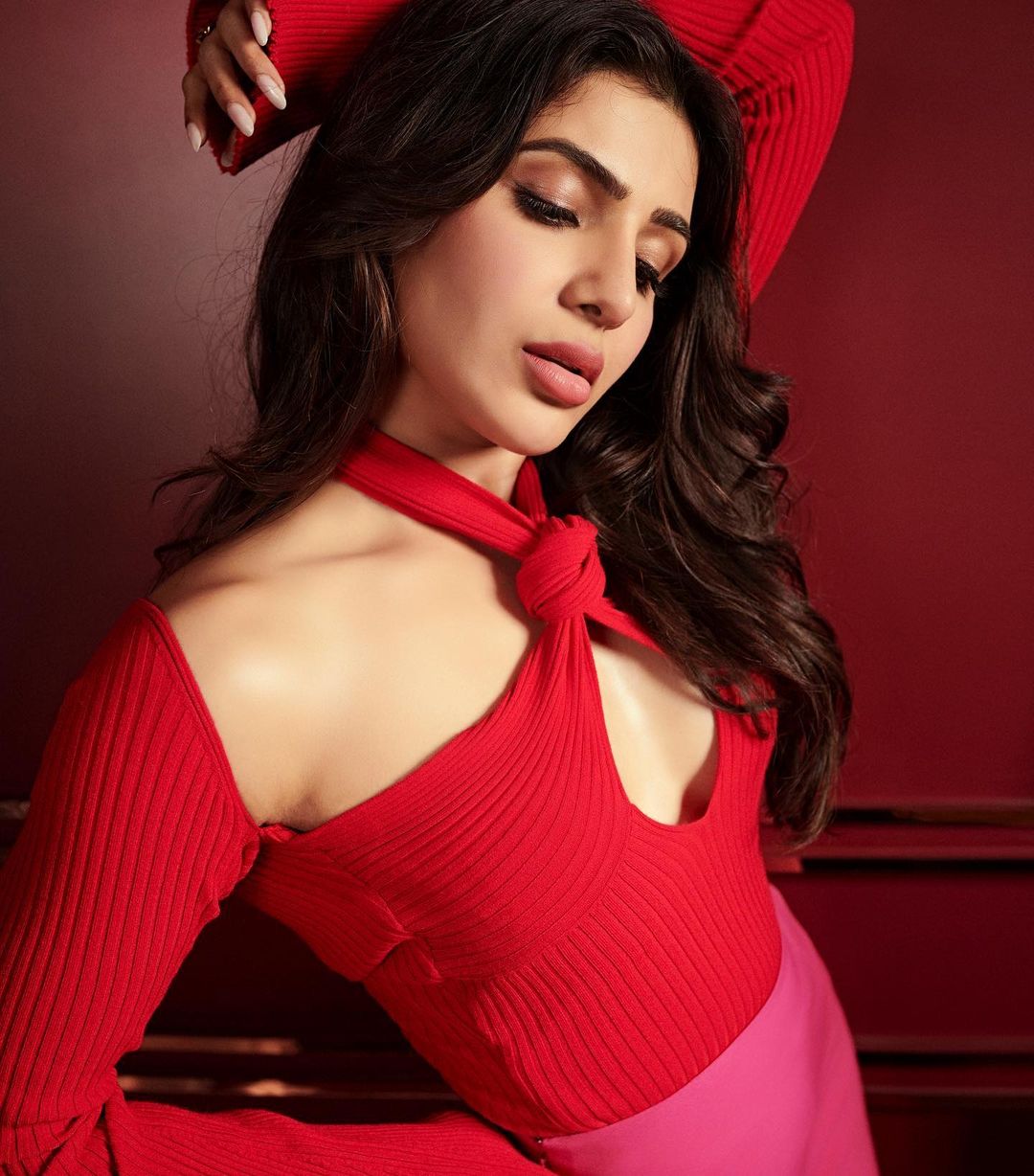 Samantha Ruth Prabhu looks sassy in the sylish red top and pink trousers