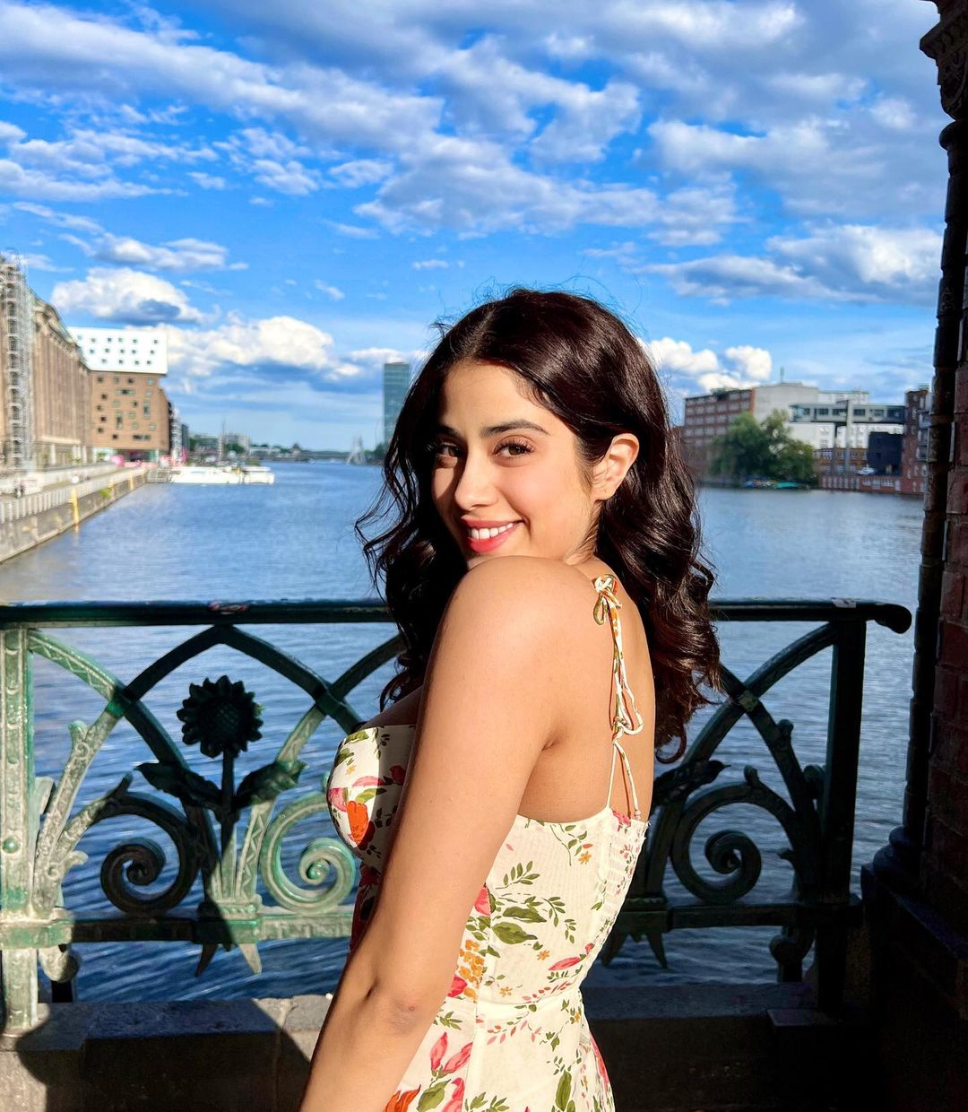 Janhvi Kapoor is a sight to behold in the sun-kissed picture in Berlin