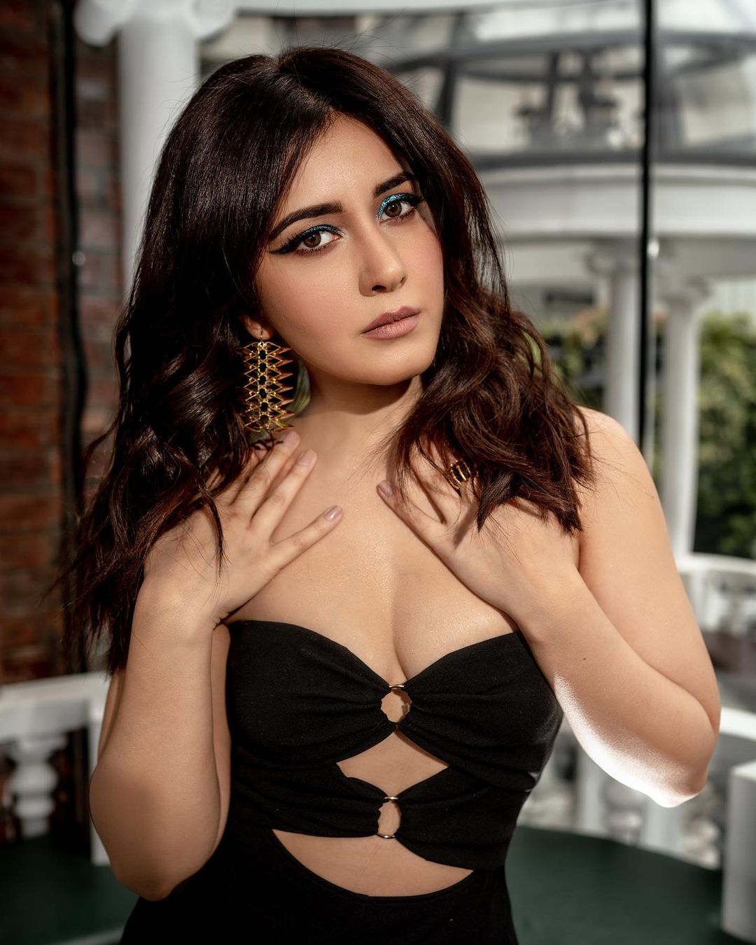 Raashii Khanna is raising temperatures with her latest photos in a black jumpsuit.