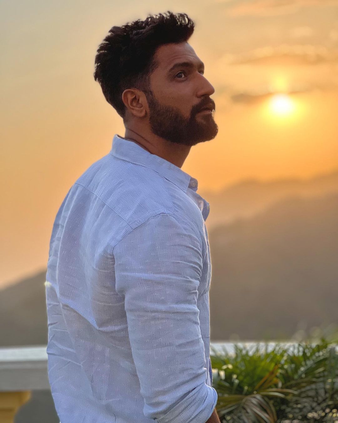 Vicky Kaushal looks dashing in the white linen shirt