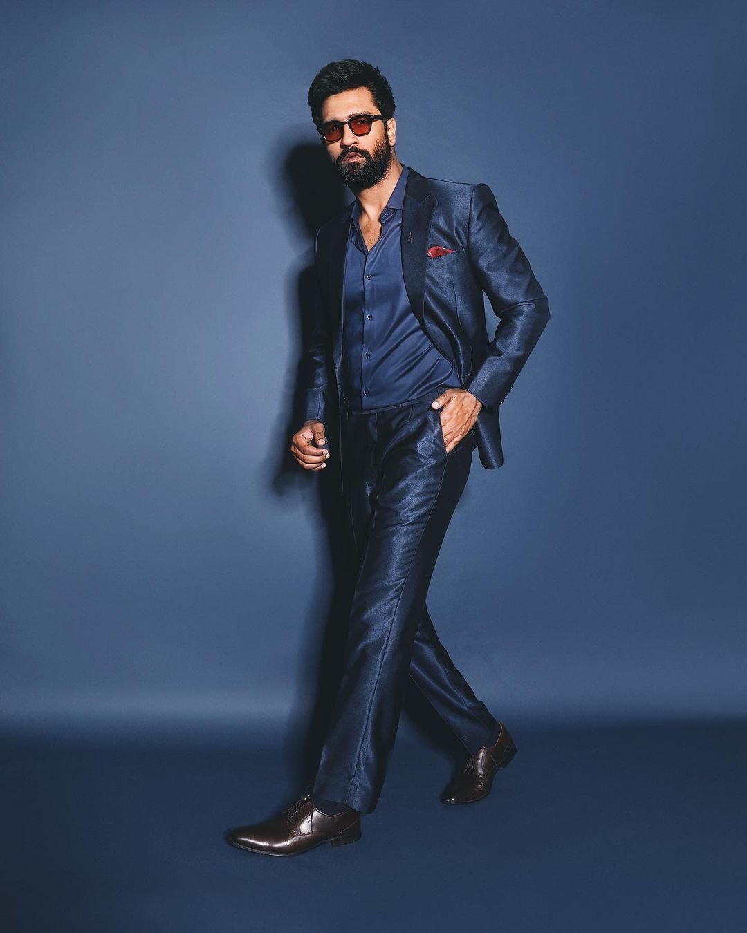 Vicky Kaushal looks suave in the dark blue suit and matching shirt