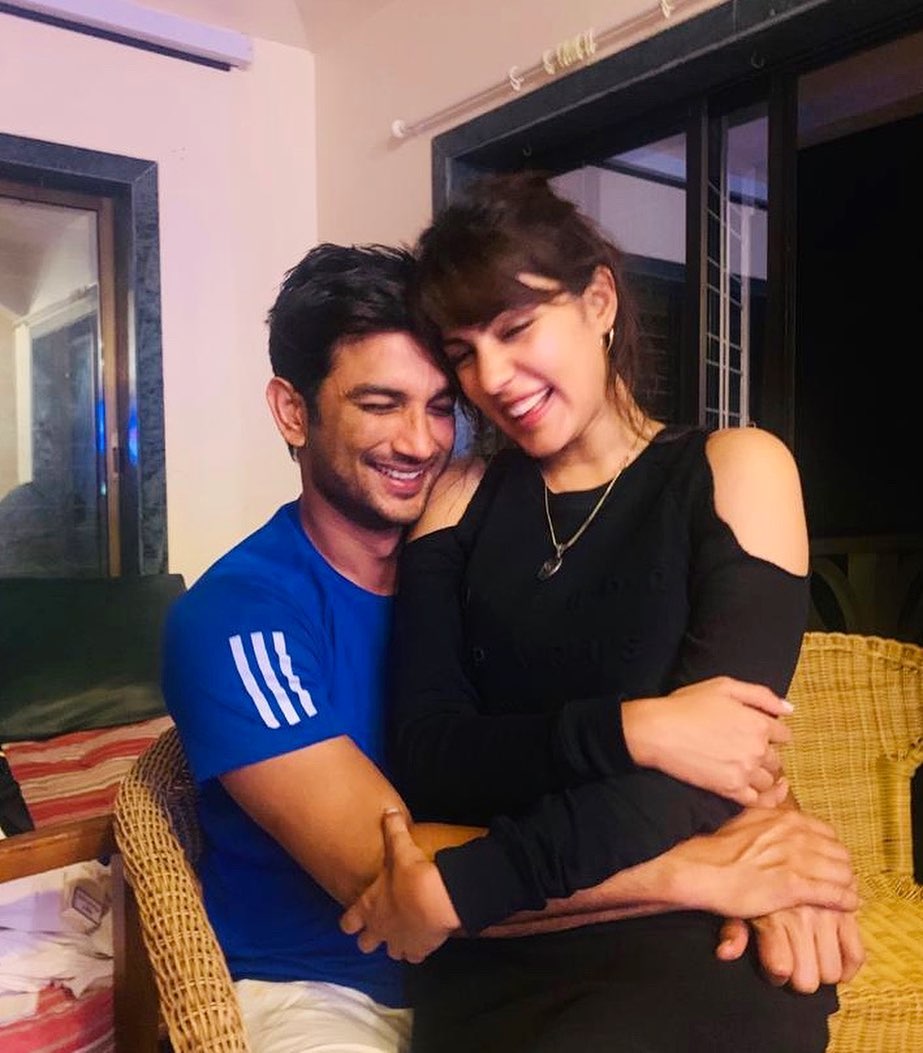 Rhea Chakraborty and Sushant Singh Rajput look cute as they share a laugh