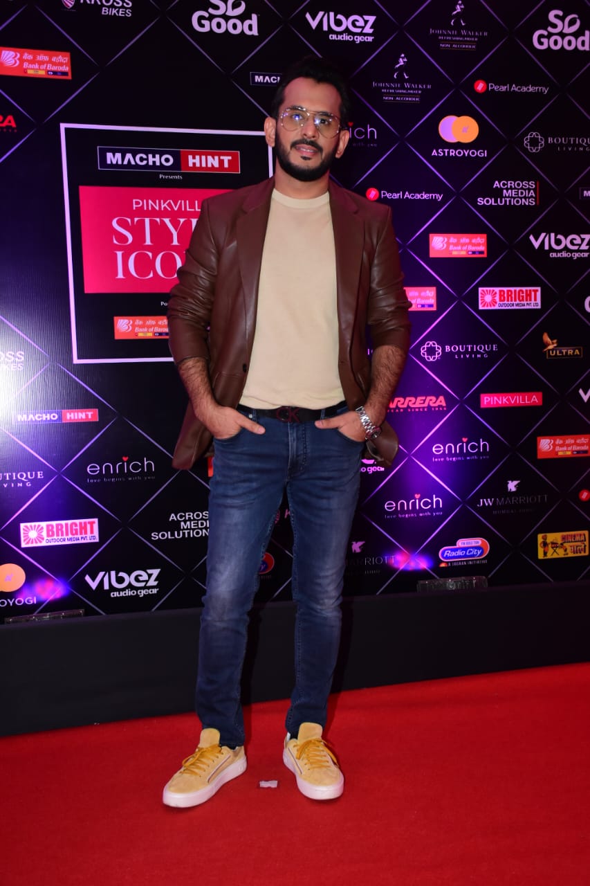 Aman Gupta looks smart at the Pinkvilla Style Icons Awards.