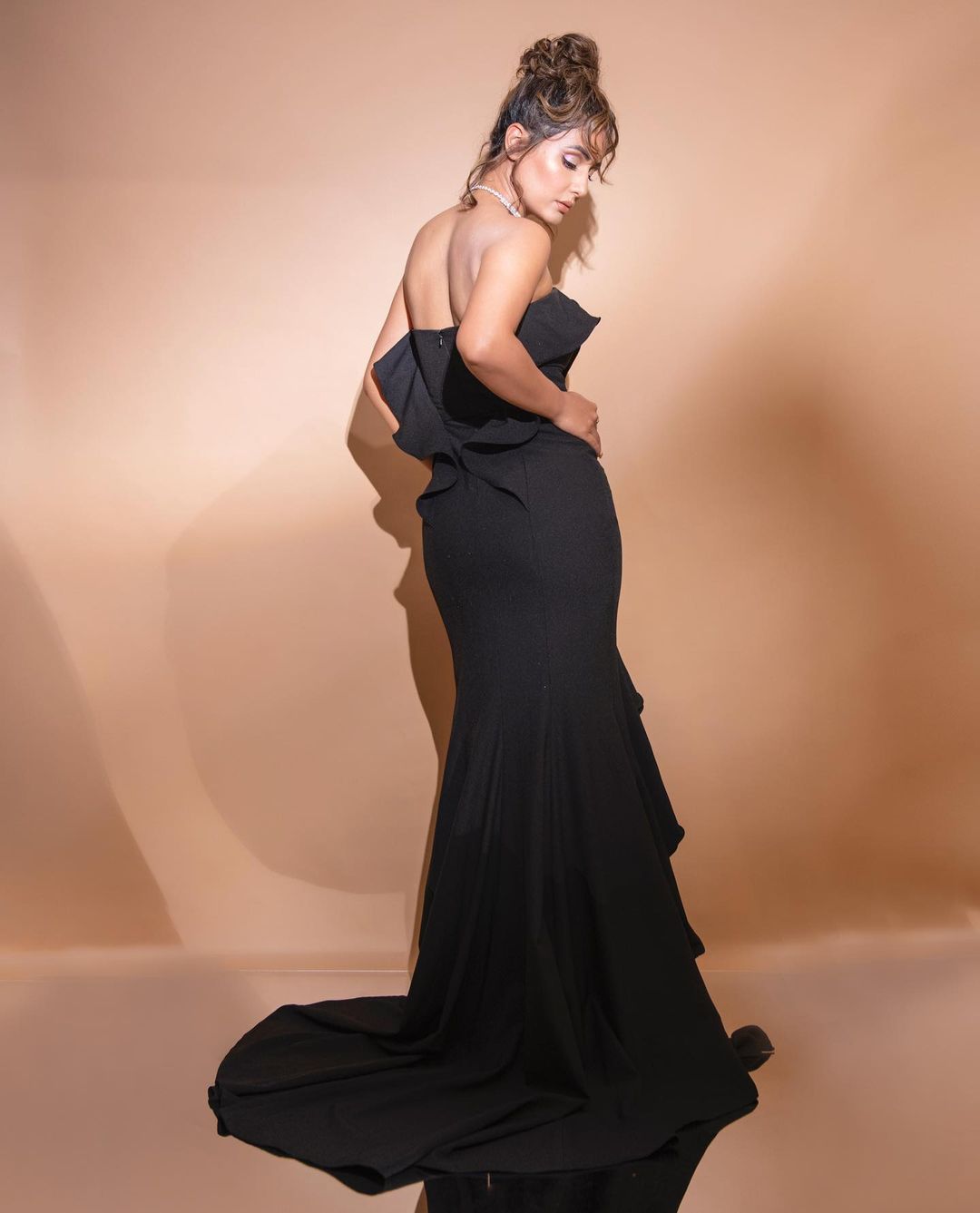 Hina Khan displays her curves in the graceful gown