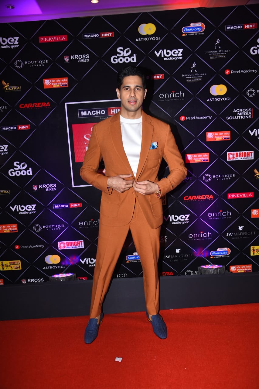 Sidharth Malhotra looks smart in the brown suit at the Pinkvilla Style Icons Awards