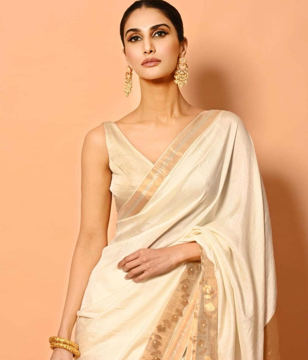 Vaani Kapoor looks beautiful in the traditional saree