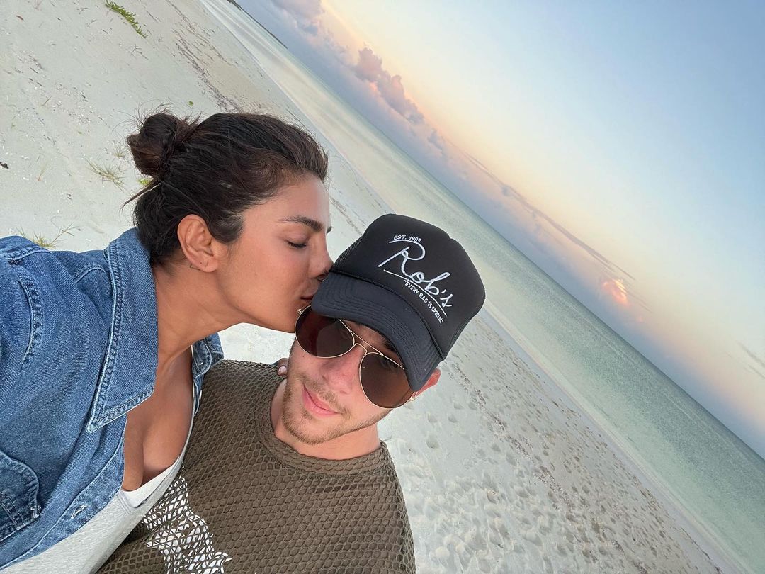 Priyanka Chopra plants a kiss on Nick Jonas on the beach