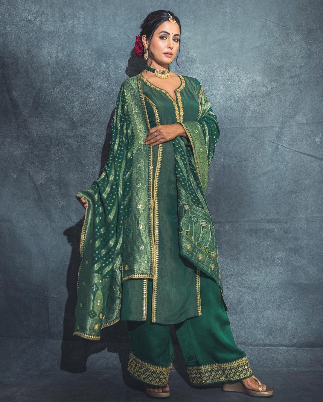 Hina Khan looks regal in the green ethnic suit