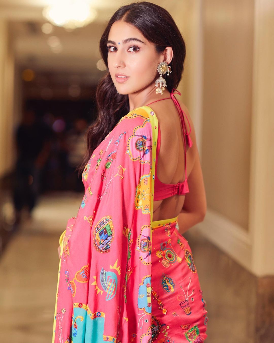 Sara Ali Khan looks graceful in the pink saree