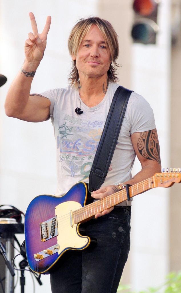 Keith Urban Summer sounds! The country singer performs for fans at the Today Show Citi Concert Series in NYC.