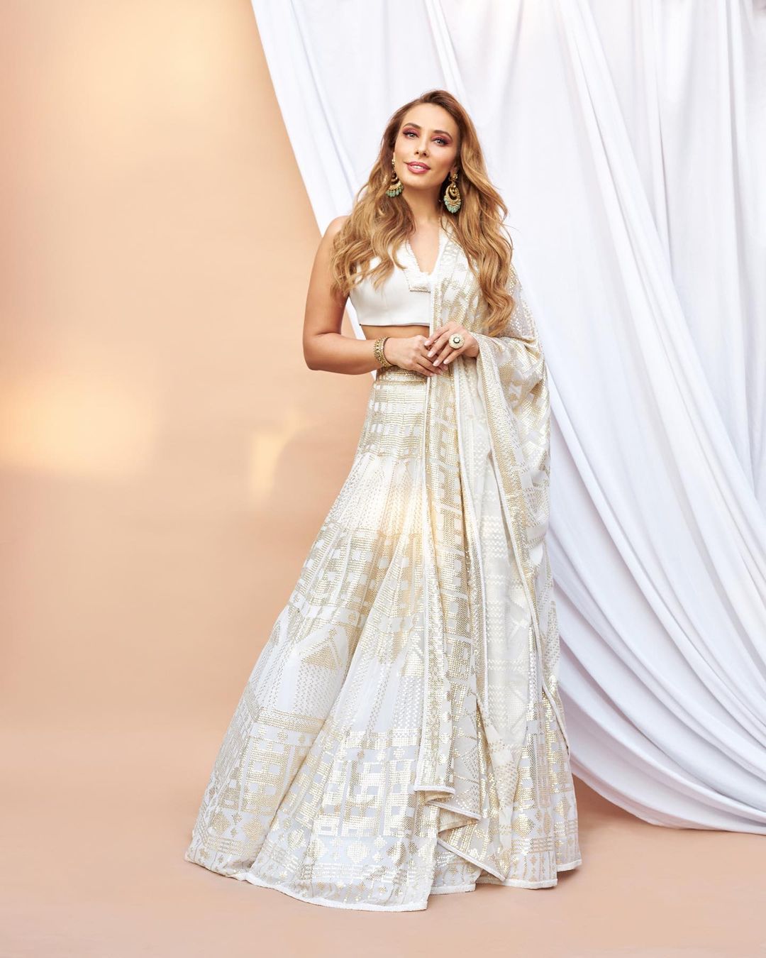 From traditional to western outfits, there is no attire Iulia cannot pull off. In this snap, lulia is seen rocking the white lehenga