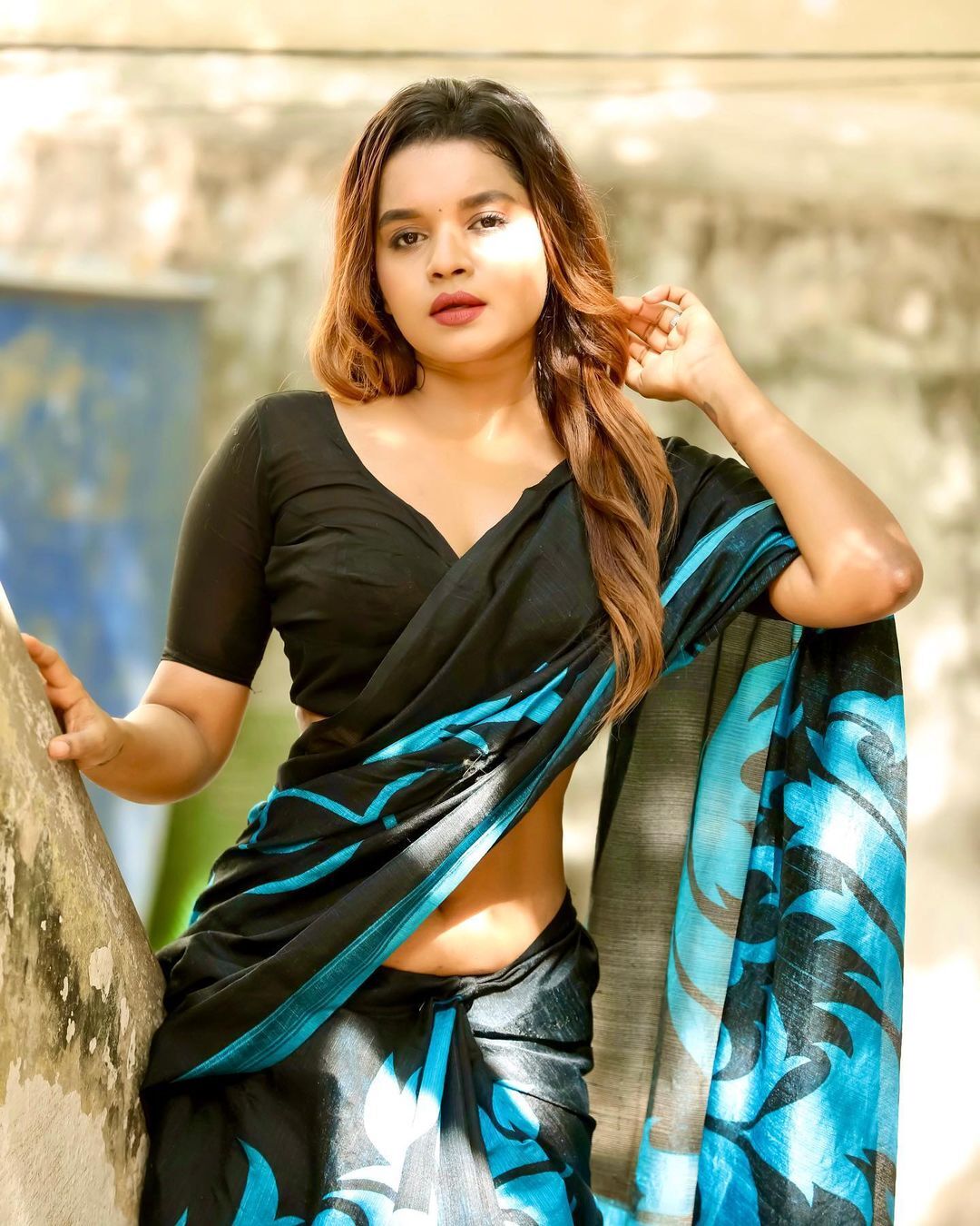 What are you posing in a saree? Veena Jessie in stunning beauty!