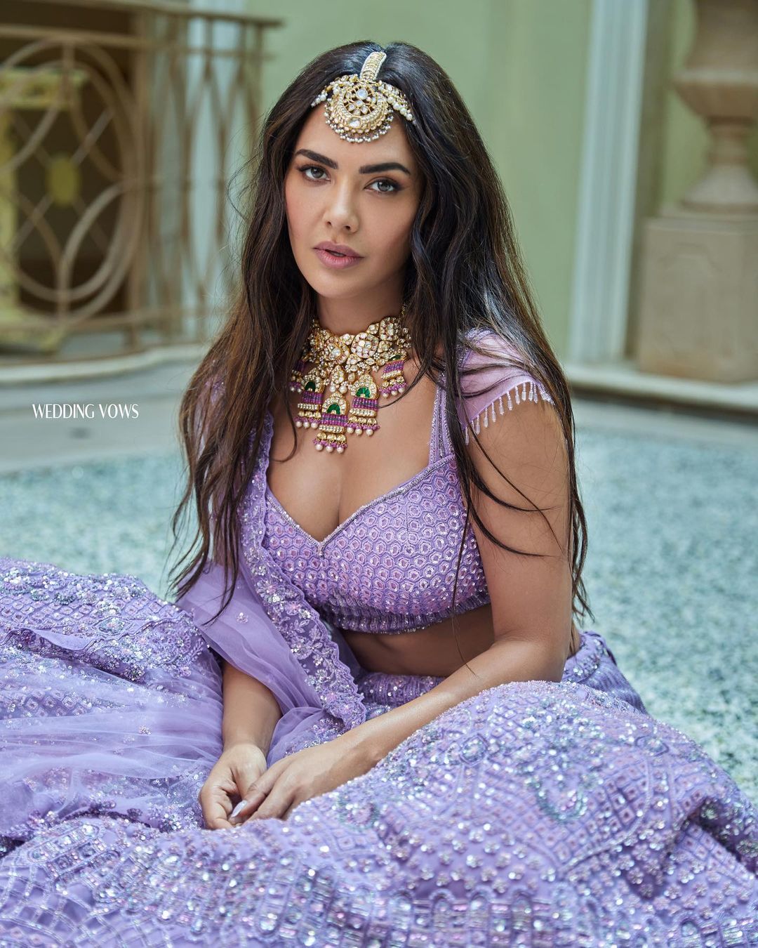 Esha Gupta gives princess vibes in the lilac coloured choli