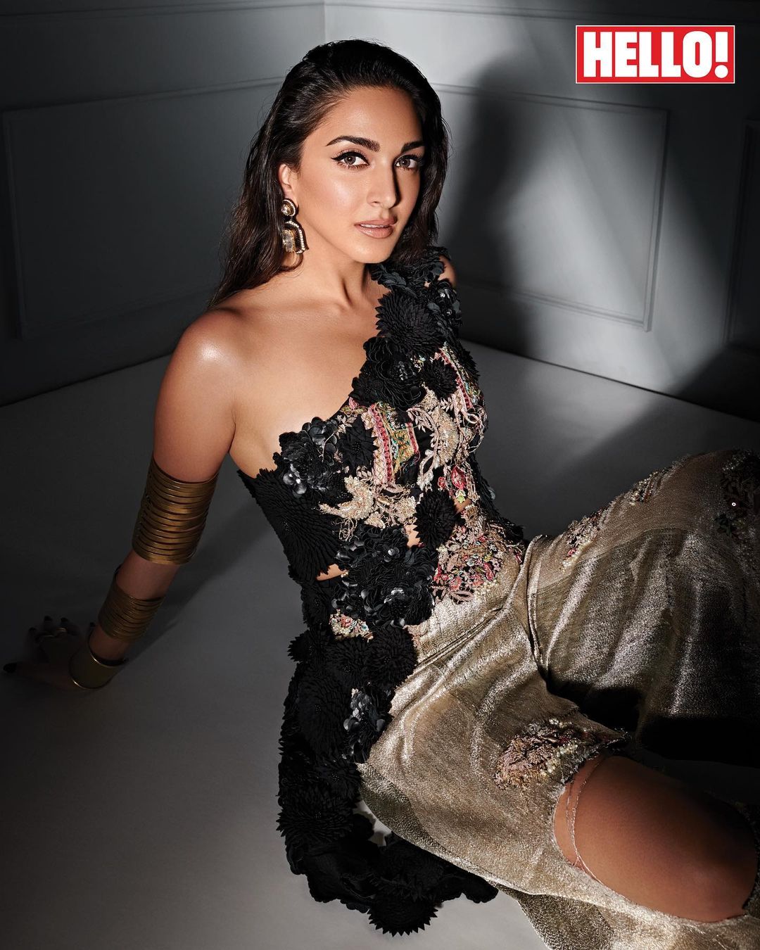 Kiara Advani looks sultry in the floral asymmetrical top and ripped pants