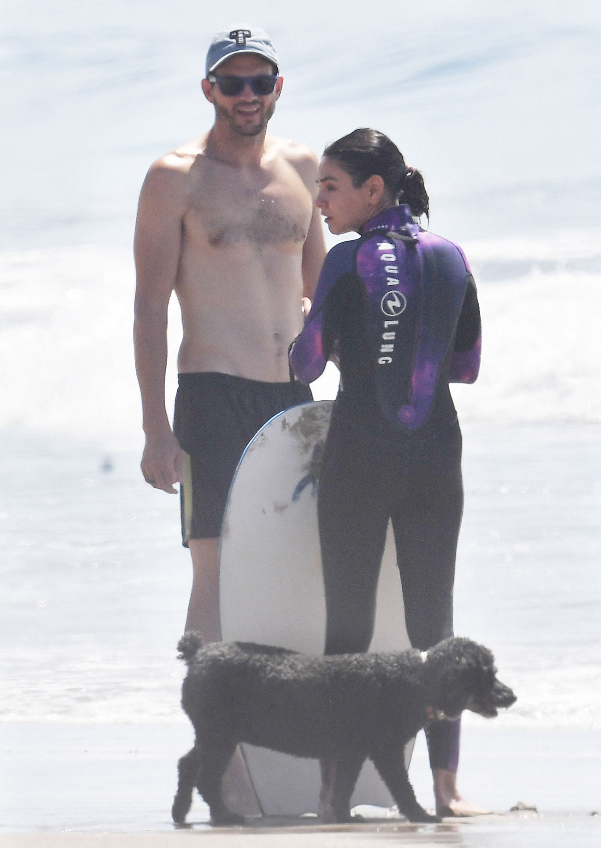 Ashton Kutcher and Mila Kunis spend Labor Day on the beach