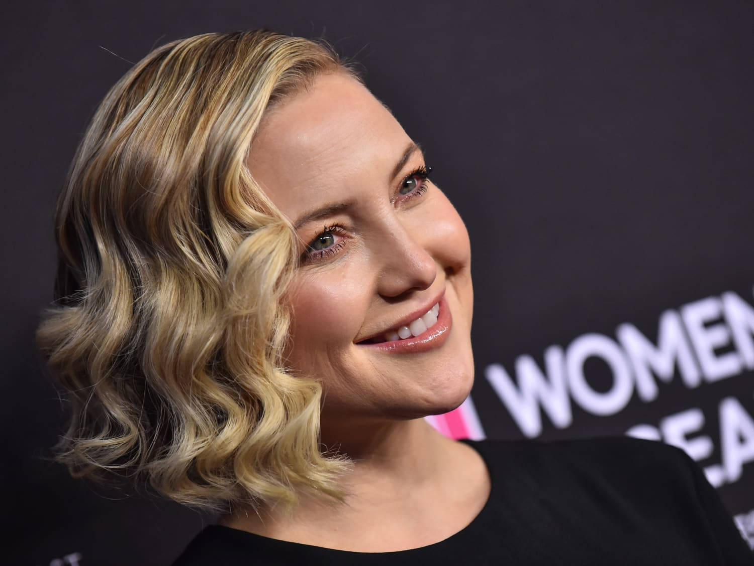 A Stunning Image Of Actress Kate Hudson And Her Short Blonde Hair While Candidly Smiling