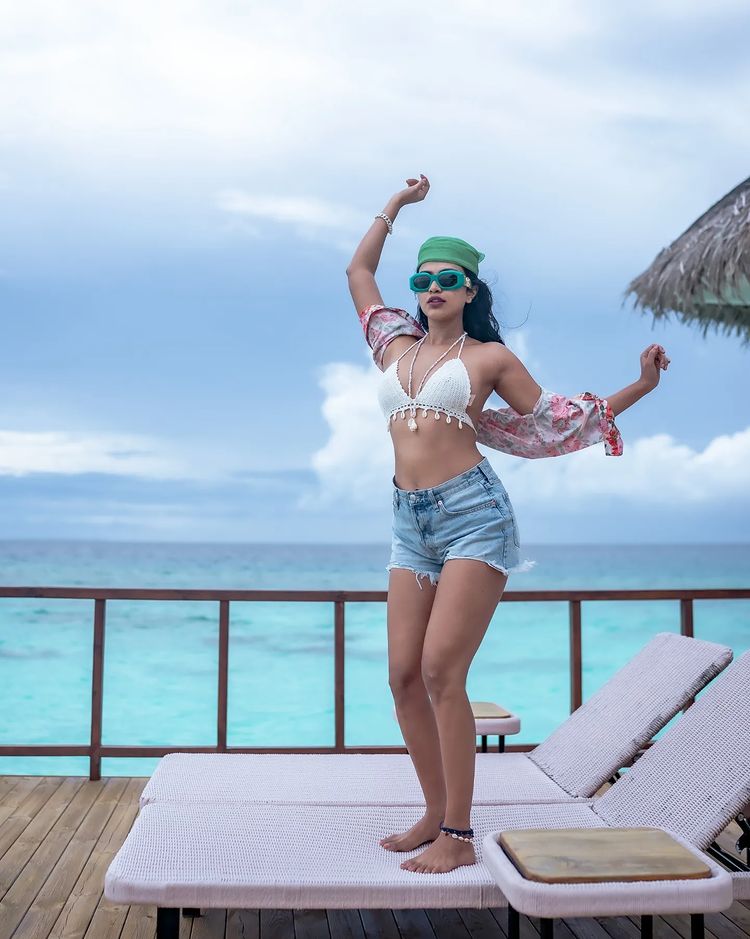 Amala Paul looks sexy in the bikini with shorts combo