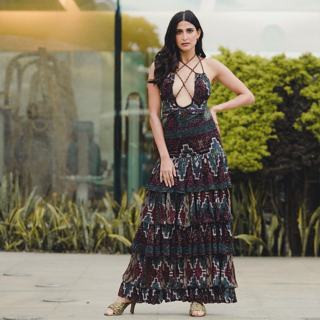 Aahana Kumra gives boho chic vibes in the pleated tiered dress
