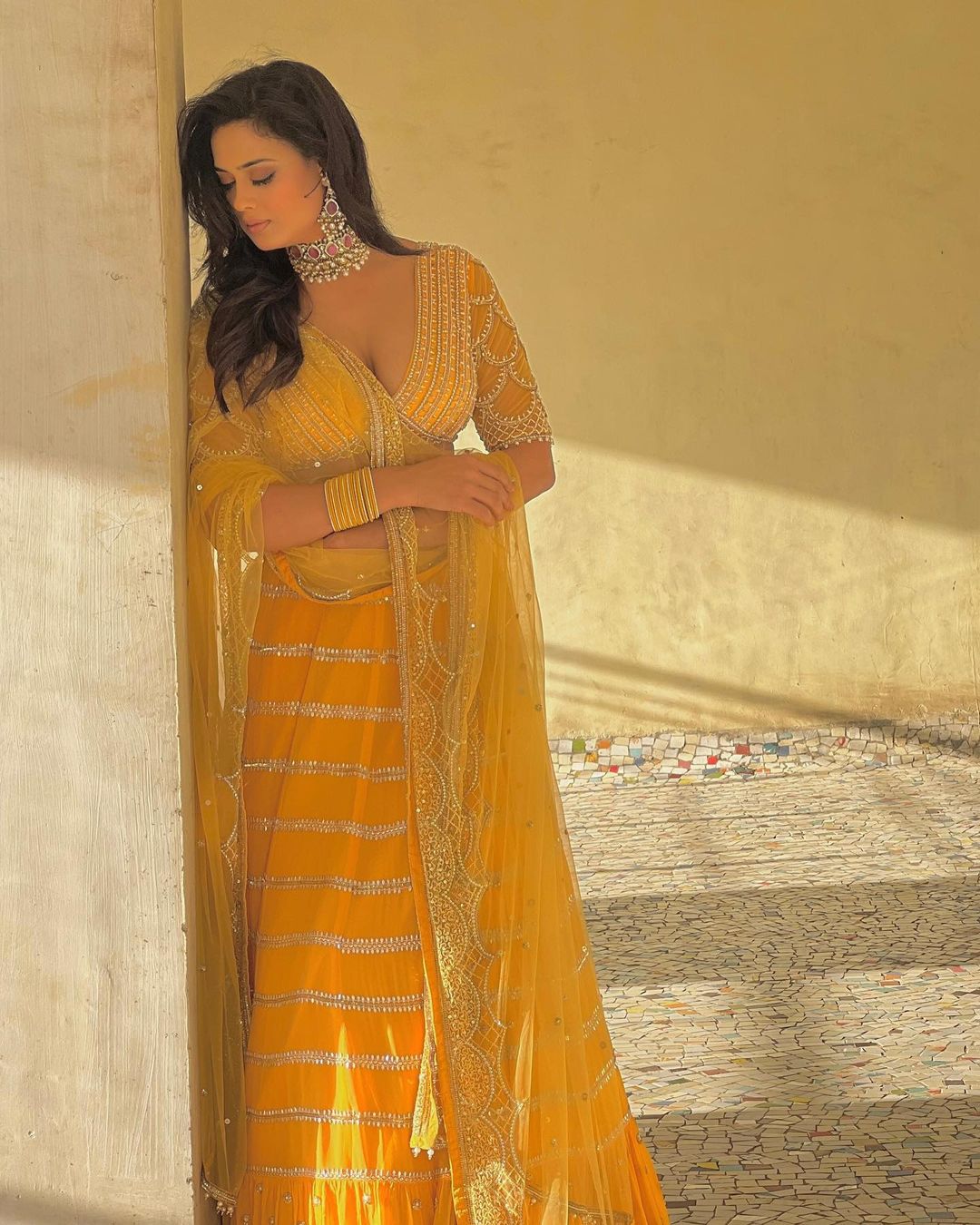 Shweta Tiwari looks pretty in the yellow lehenga with mirrorwork embellishment.