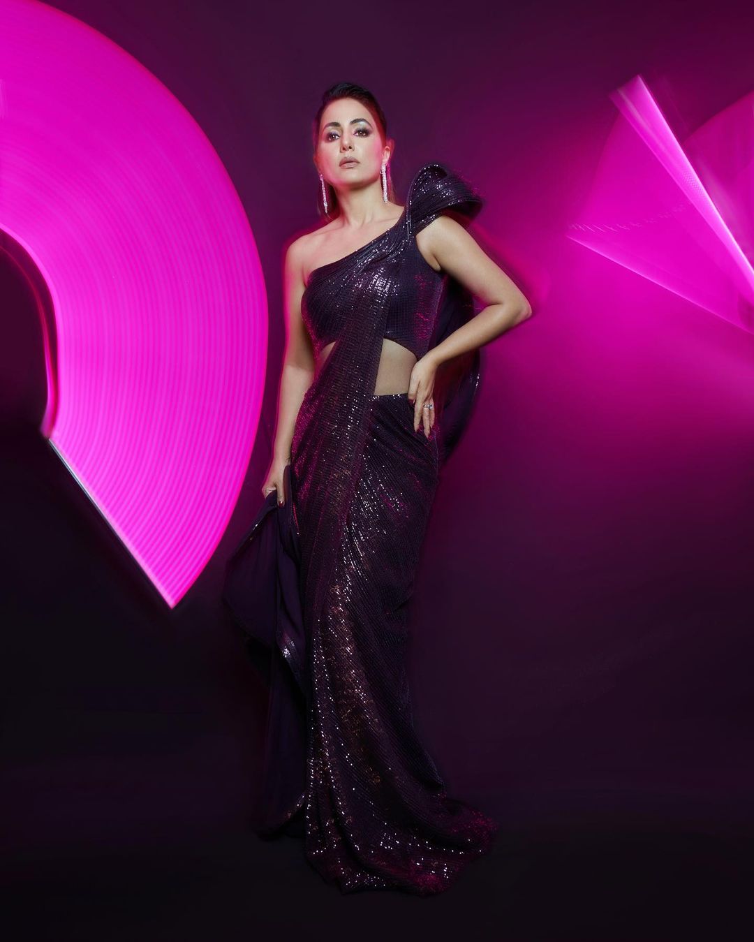 Hina Khan looks stellar in the sequinned saree gown