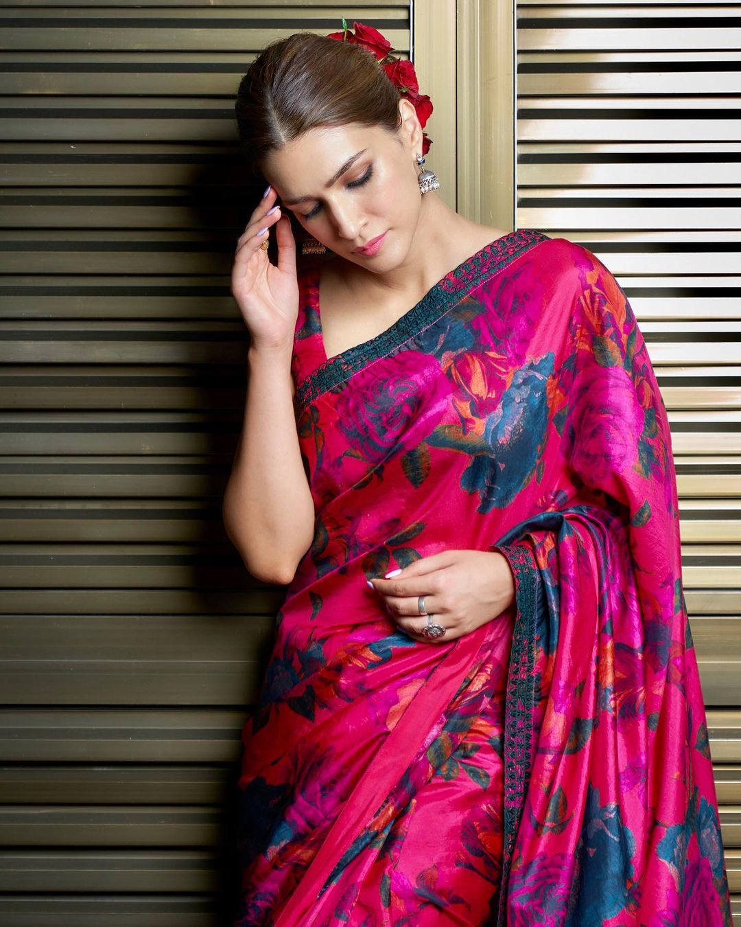 Kriti Sanon looks pretty in the floral-printed saree