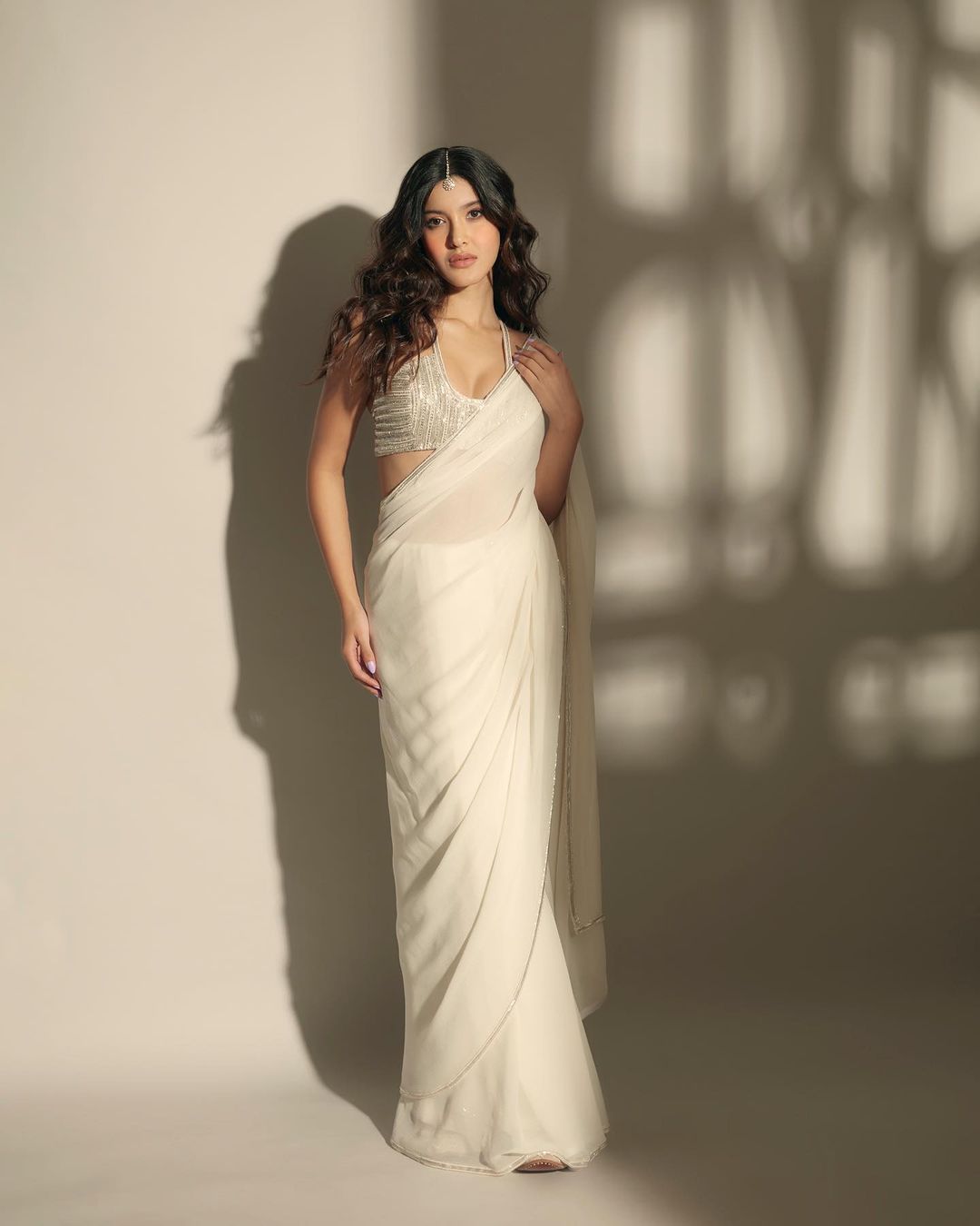 Shanaya Kapoor looks breathtaking in the white chiffon saree