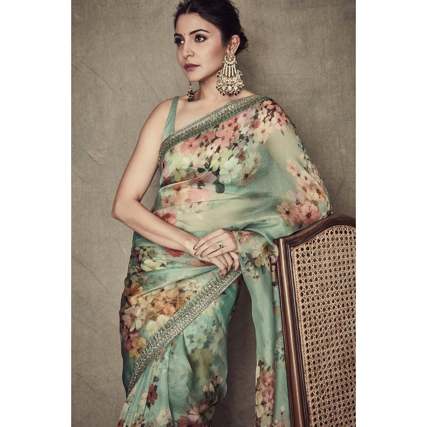 Anushka Sharma looked graceful in the floral saree