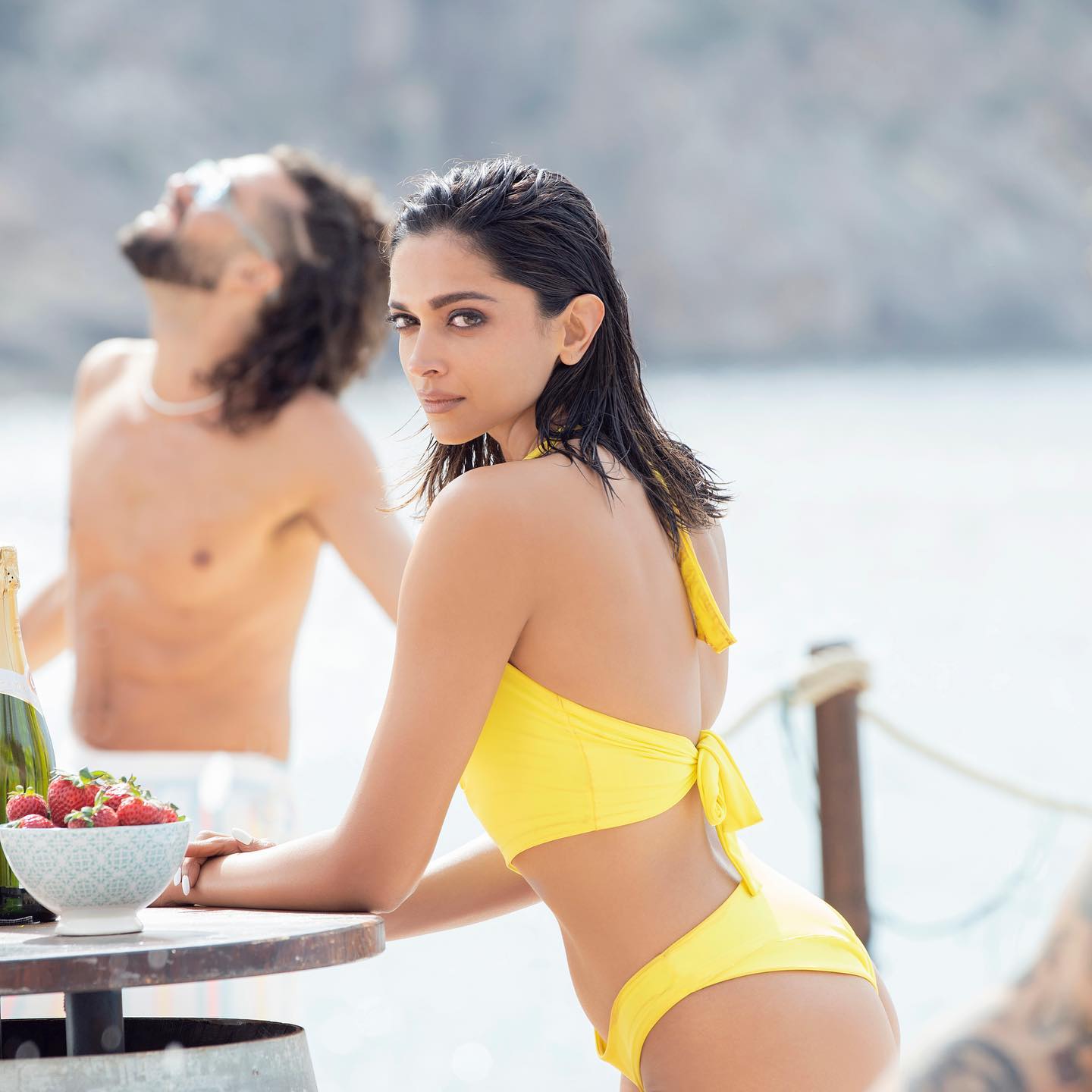 Deepika Padukone looks uber hot in the yelloe bikini.
