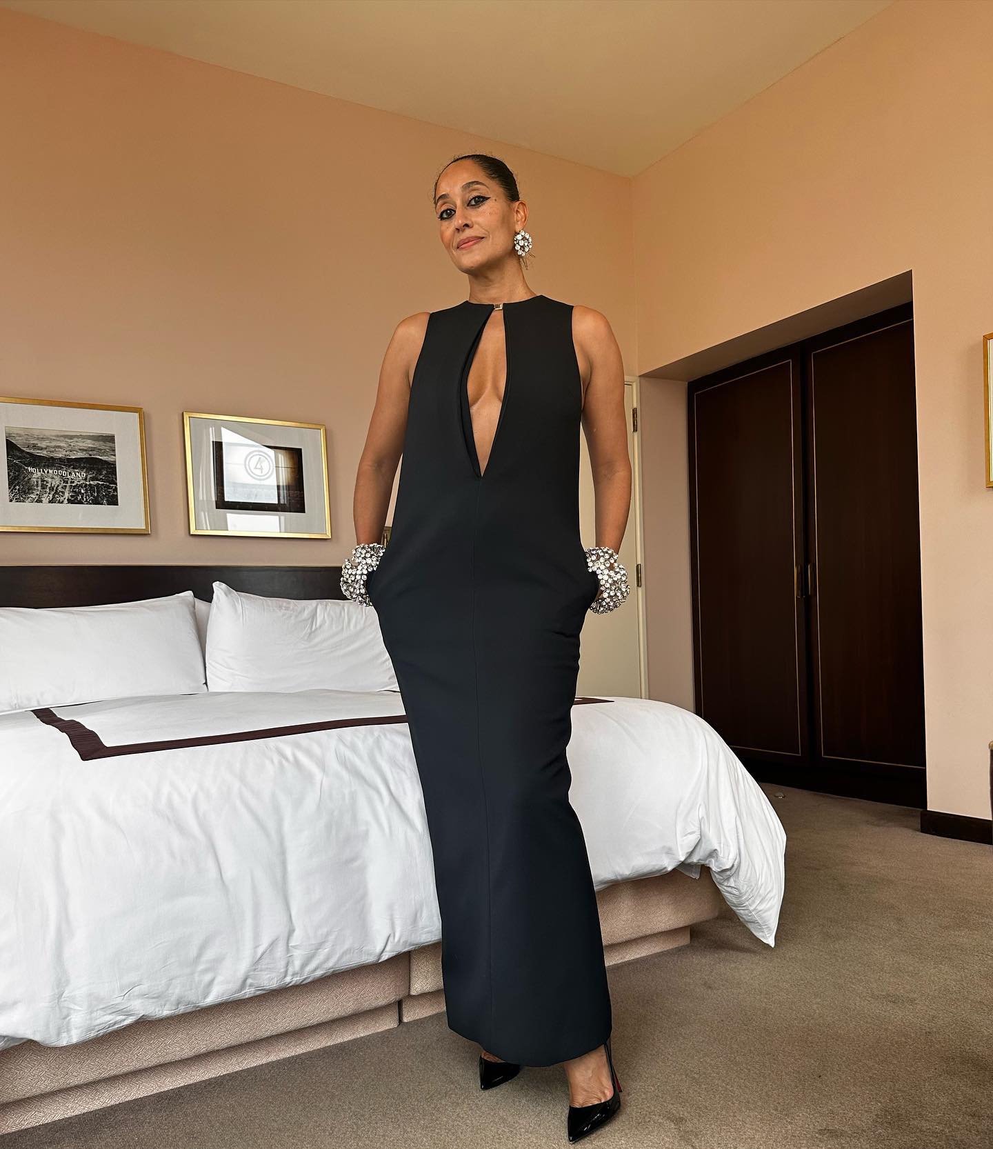 Grown up lady dressing - Tracee Ellis Ross