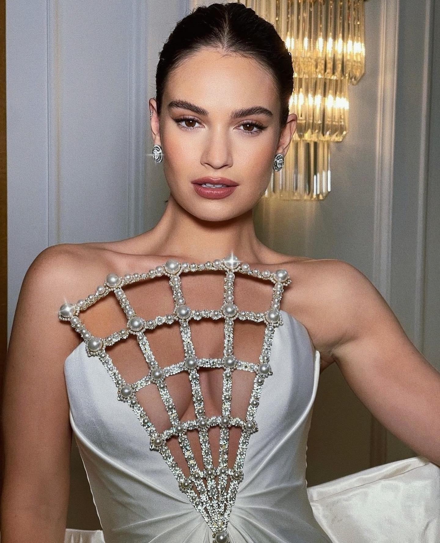 Lily James dress is insanely gorgeous!