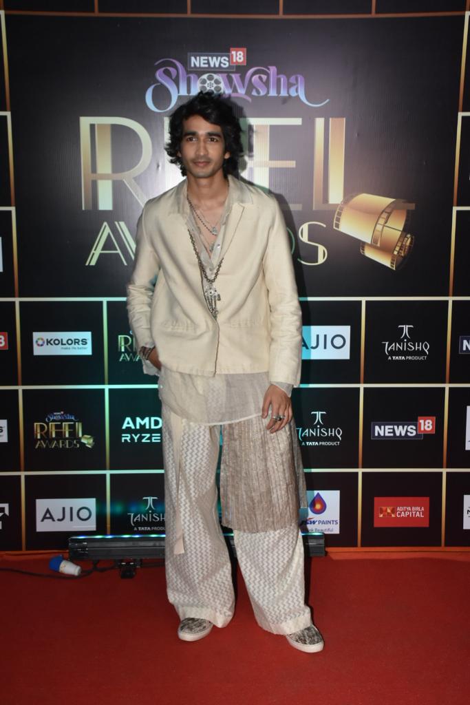 Shantanu Maheshwari in off-white outfit at the News18 Showsha Reel Awards 2023
