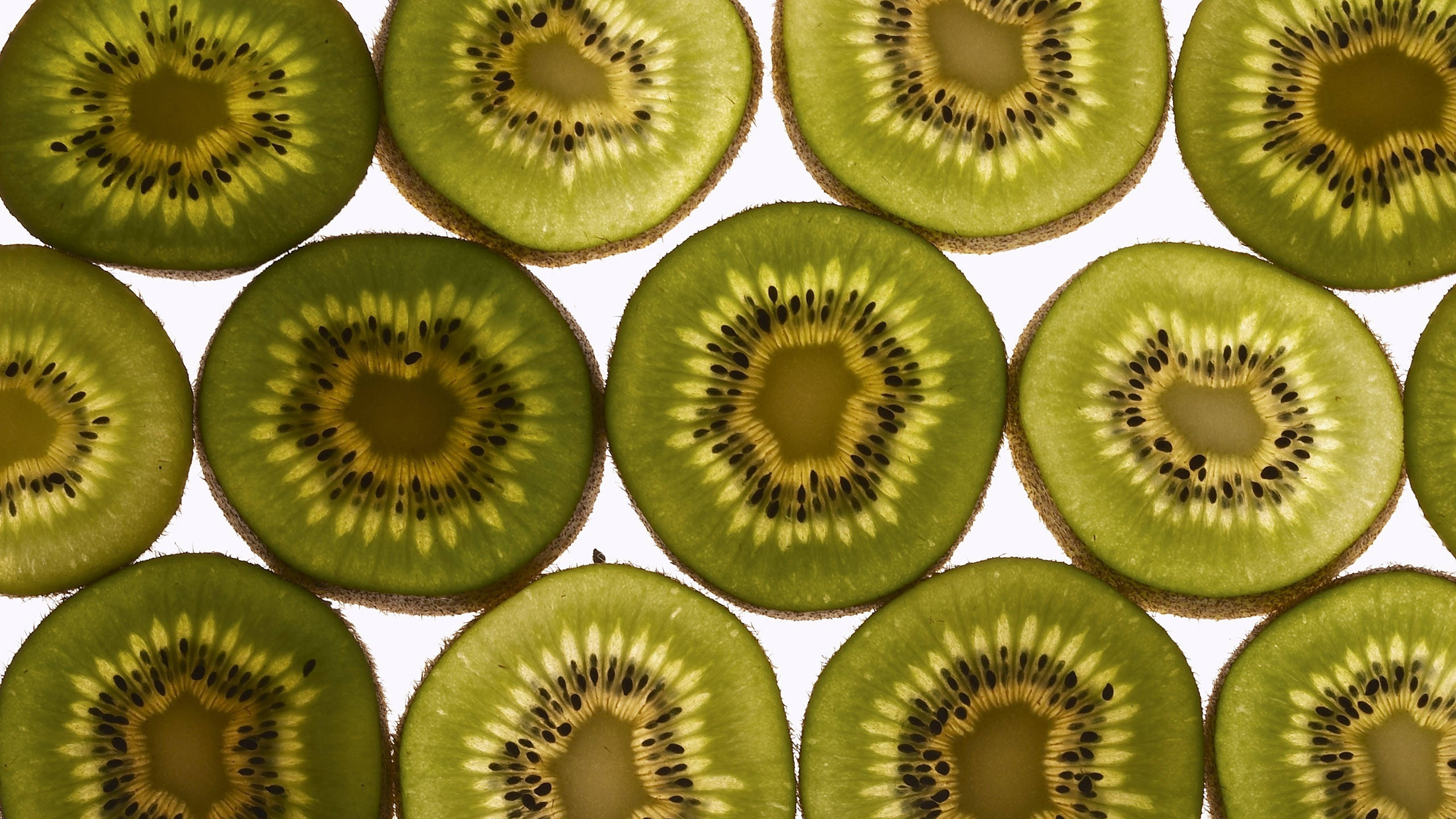 Stunning Pattern Photography Of Thin Slices Of The Kiwi Fruit Laid Out Through An Alternating Motif