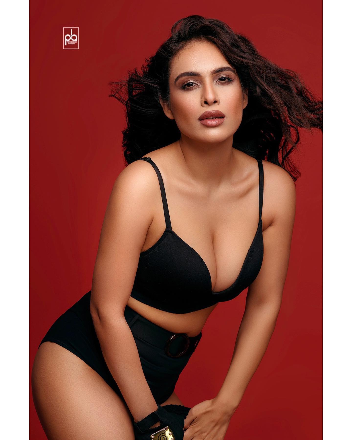 HOT! Neha Malik Sizzles In Black Bikini