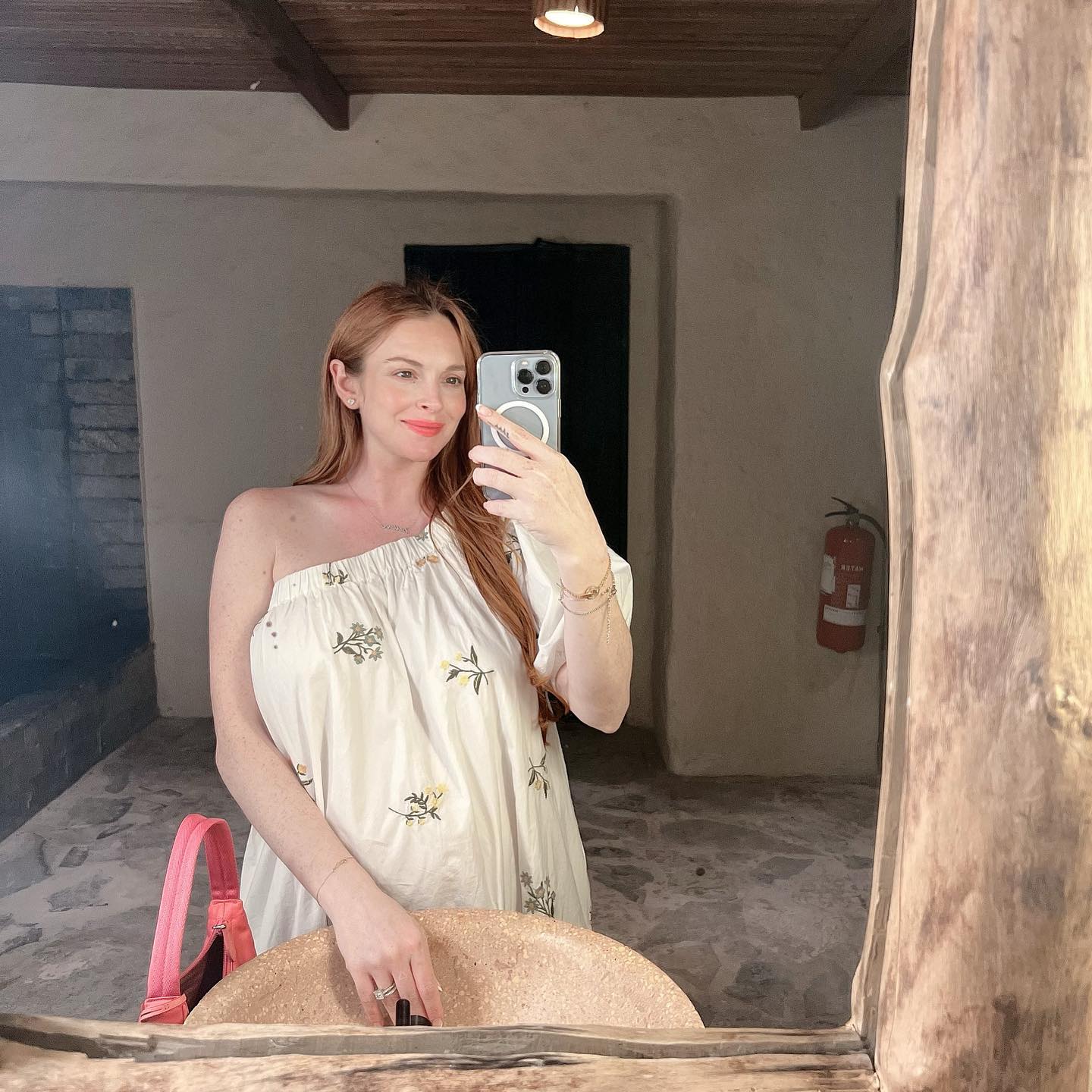 Lindsay Lohan continues to glow as she nears the end of her pregnancy