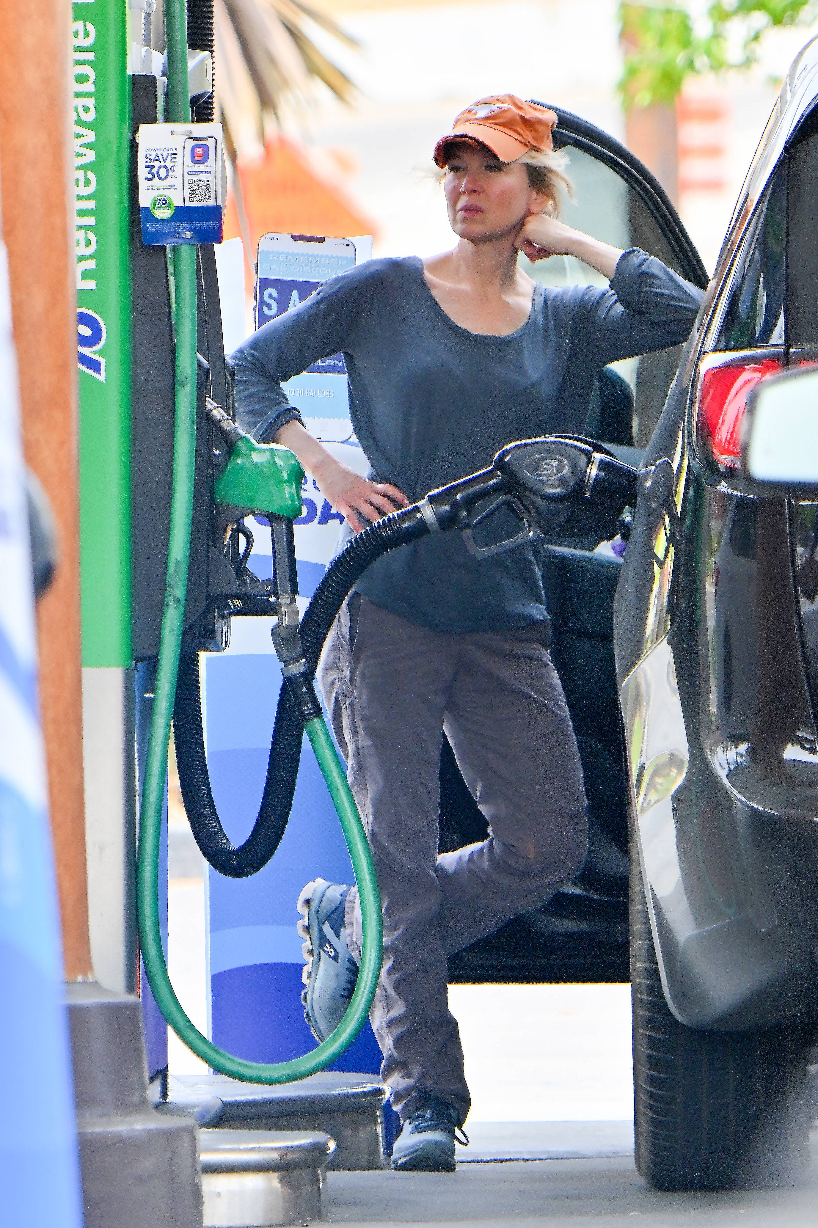 Renee Zellweger fills up her tank while looking casual chic.