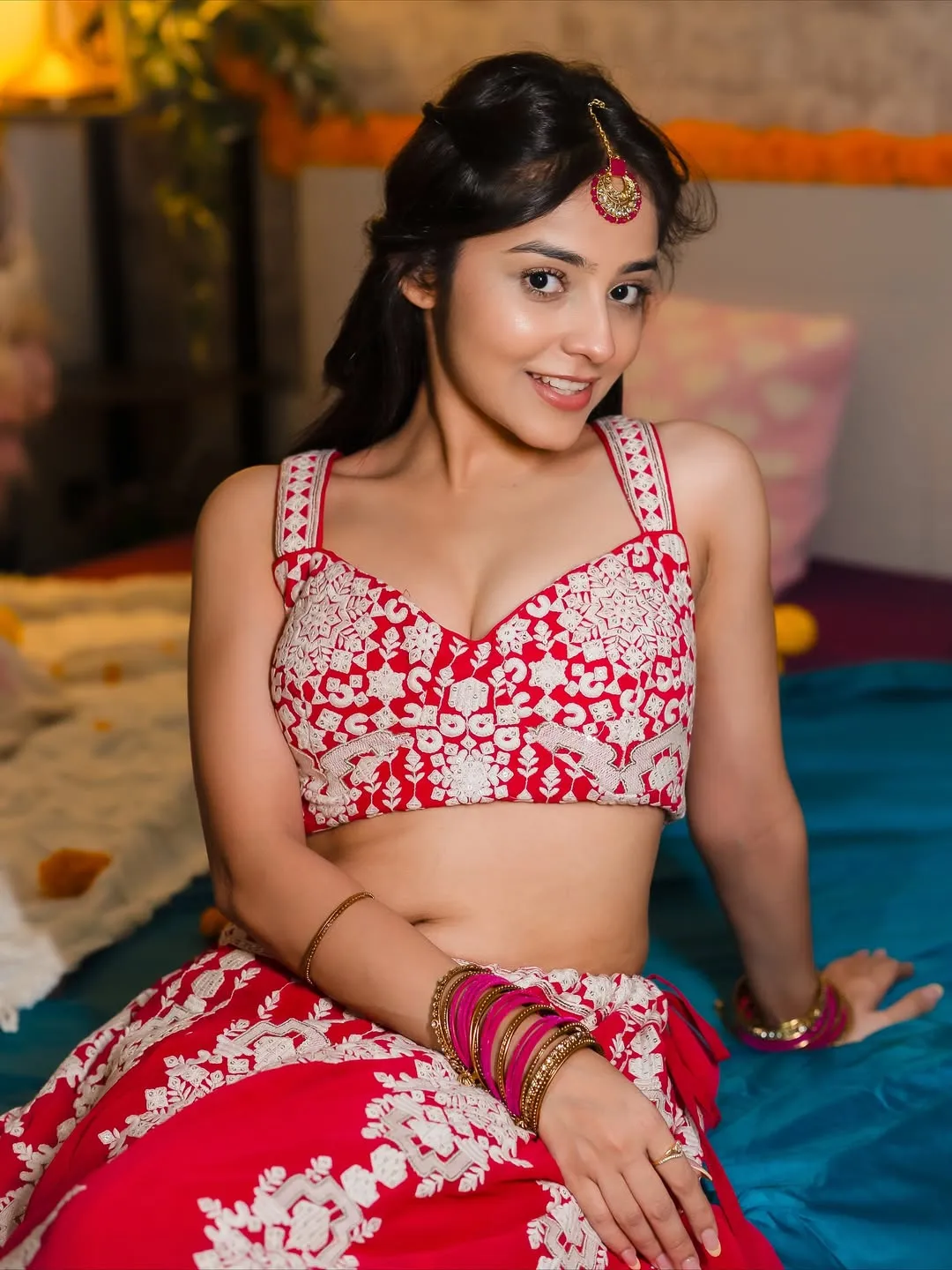 Every stitch in Riya’s attire spoke of refined craftsmanship. The detailed embroidery across the blouse and hemline added depth to the ensemble, making it a true visual delight.